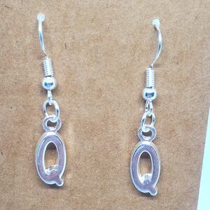 ‼️B2G1 Q Initial Earrings, New